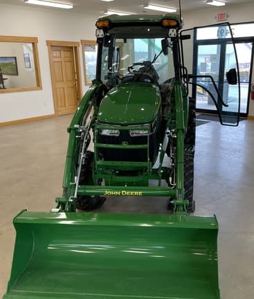 Image of John Deere 3046R equipment image 1