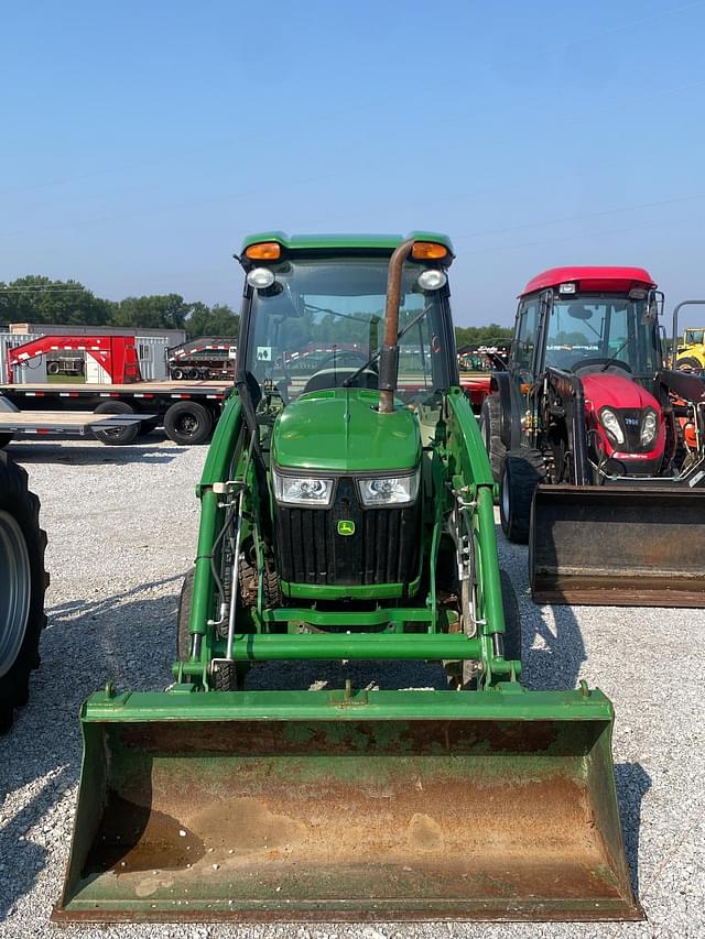 Image of John Deere 3046R equipment image 3