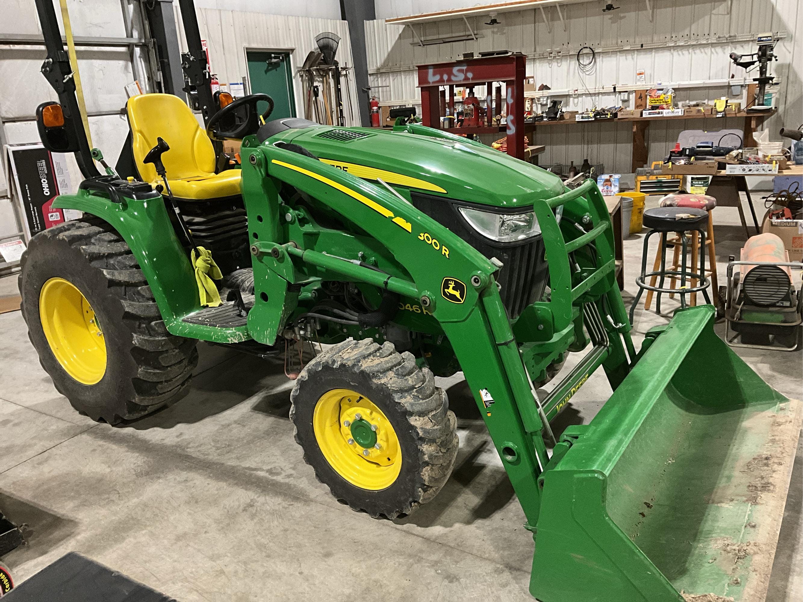Main image John Deere 3046R