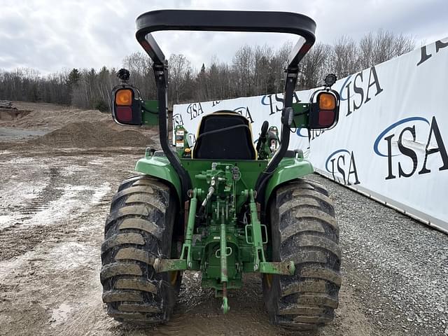 Image of John Deere 3046R equipment image 3