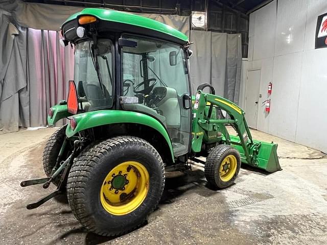 Image of John Deere 3046R equipment image 4