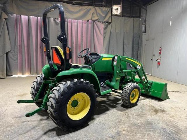 Image of John Deere 3046R equipment image 4