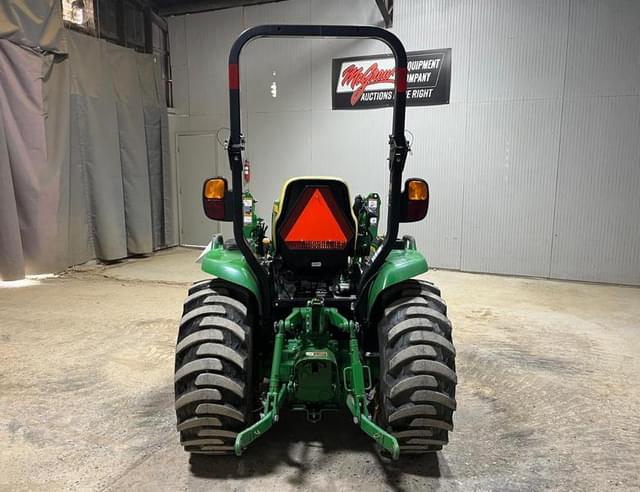 Image of John Deere 3046R equipment image 3