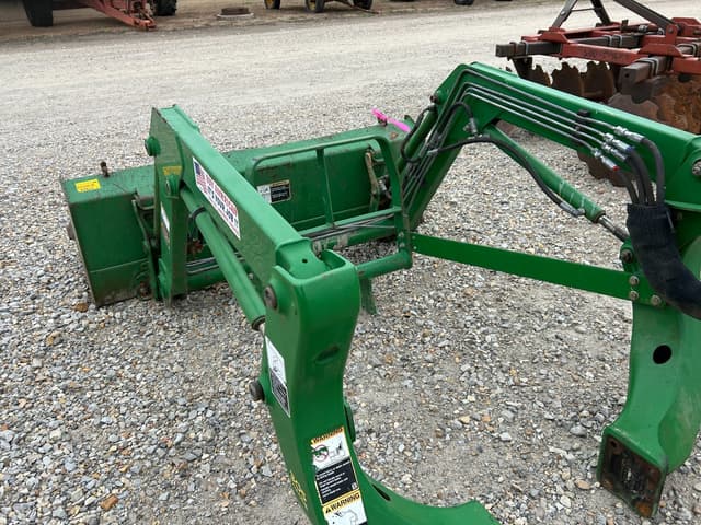 Image of John Deere 305 equipment image 3