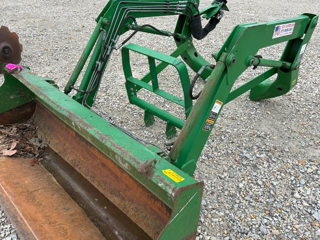 Image of John Deere 305 equipment image 1