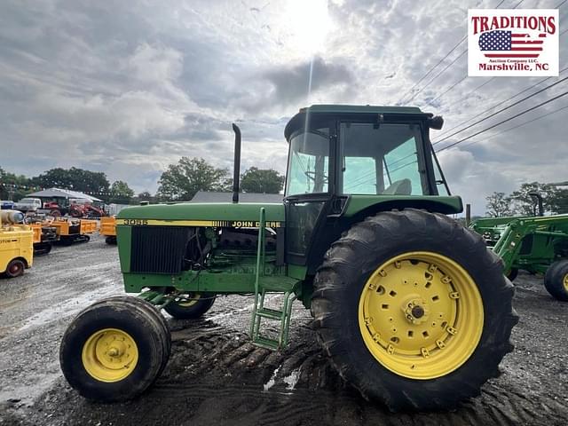 Image of John Deere 3055 equipment image 1