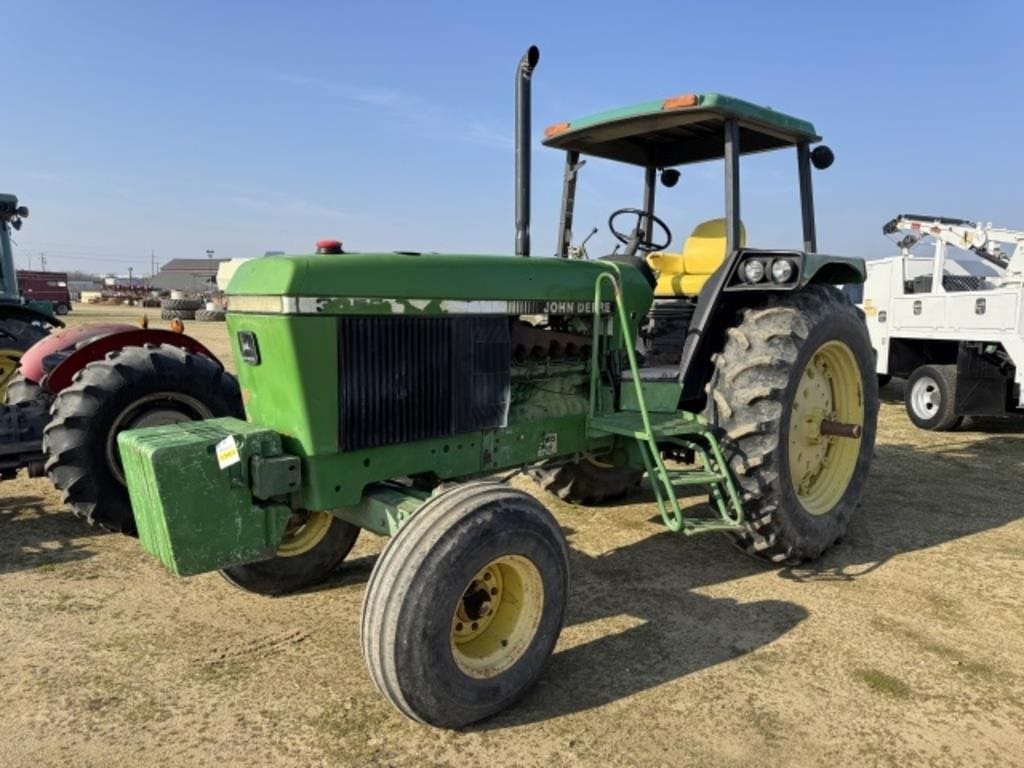John Deere 3055 Equipment Image0