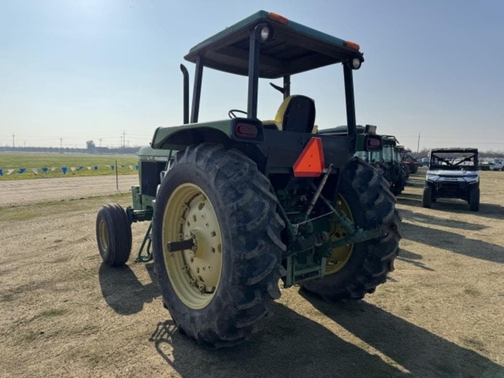 Image of John Deere 3055 Image 1