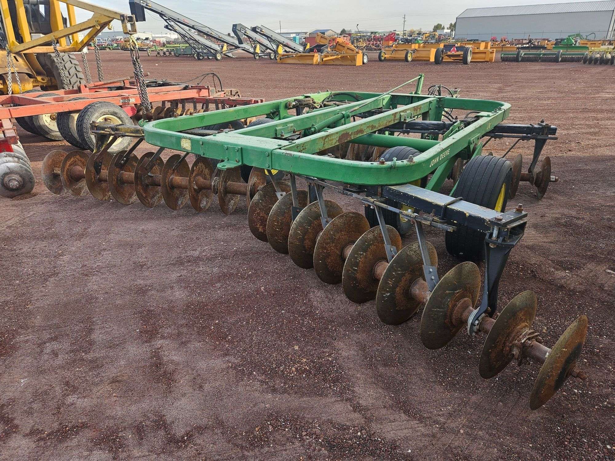 John Deere 310 Equipment Image0