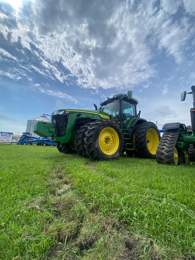 Image of John Deere 8R 310 equipment image 1