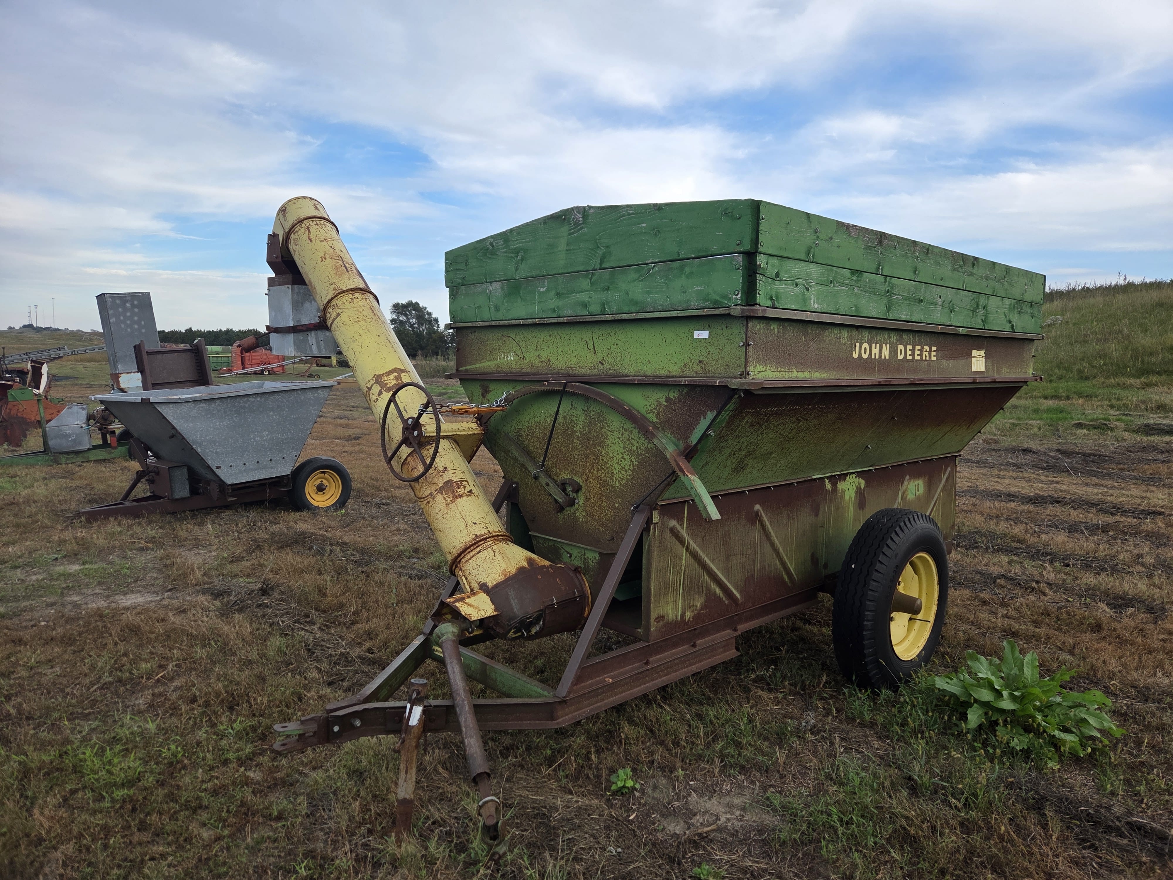 John Deere 310 Equipment Image0