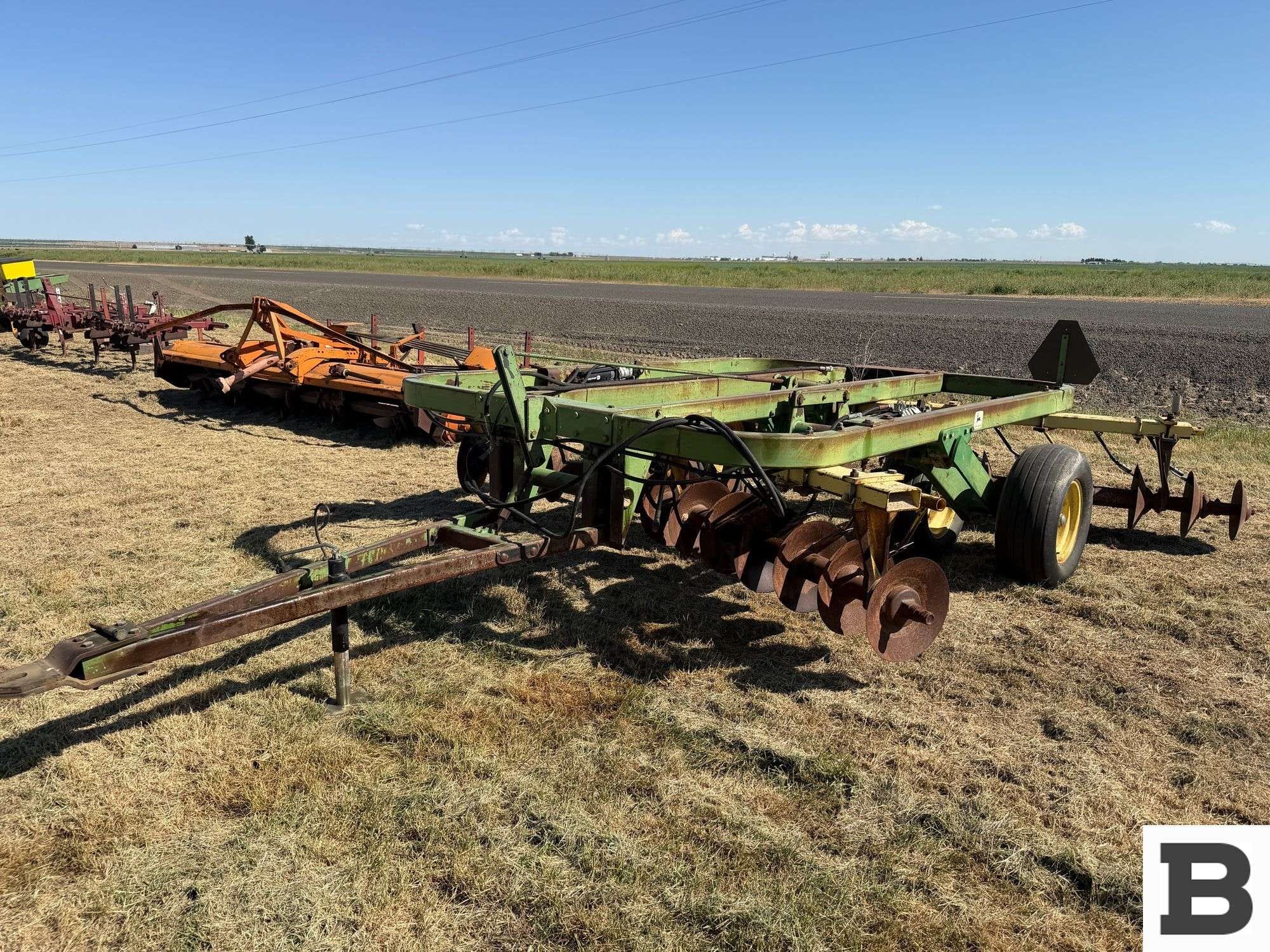 John Deere 310 Equipment Image0