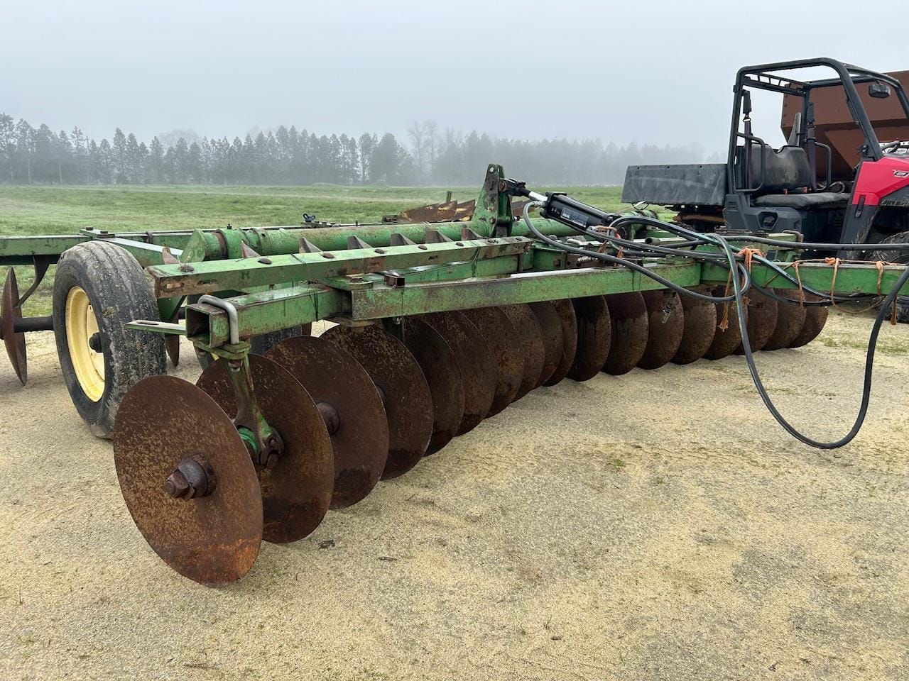 John Deere 310 Equipment Image0