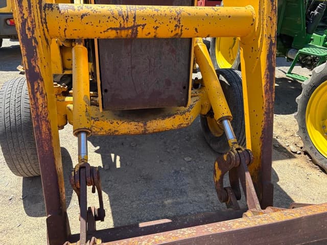 Image of John Deere 310 equipment image 3