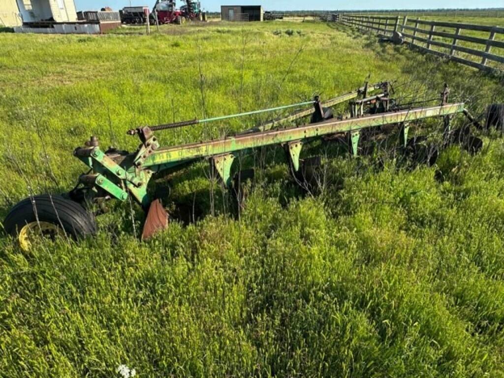 Image of John Deere 3100 Primary image