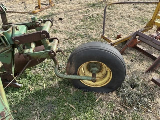 Image of John Deere 3100 equipment image 4