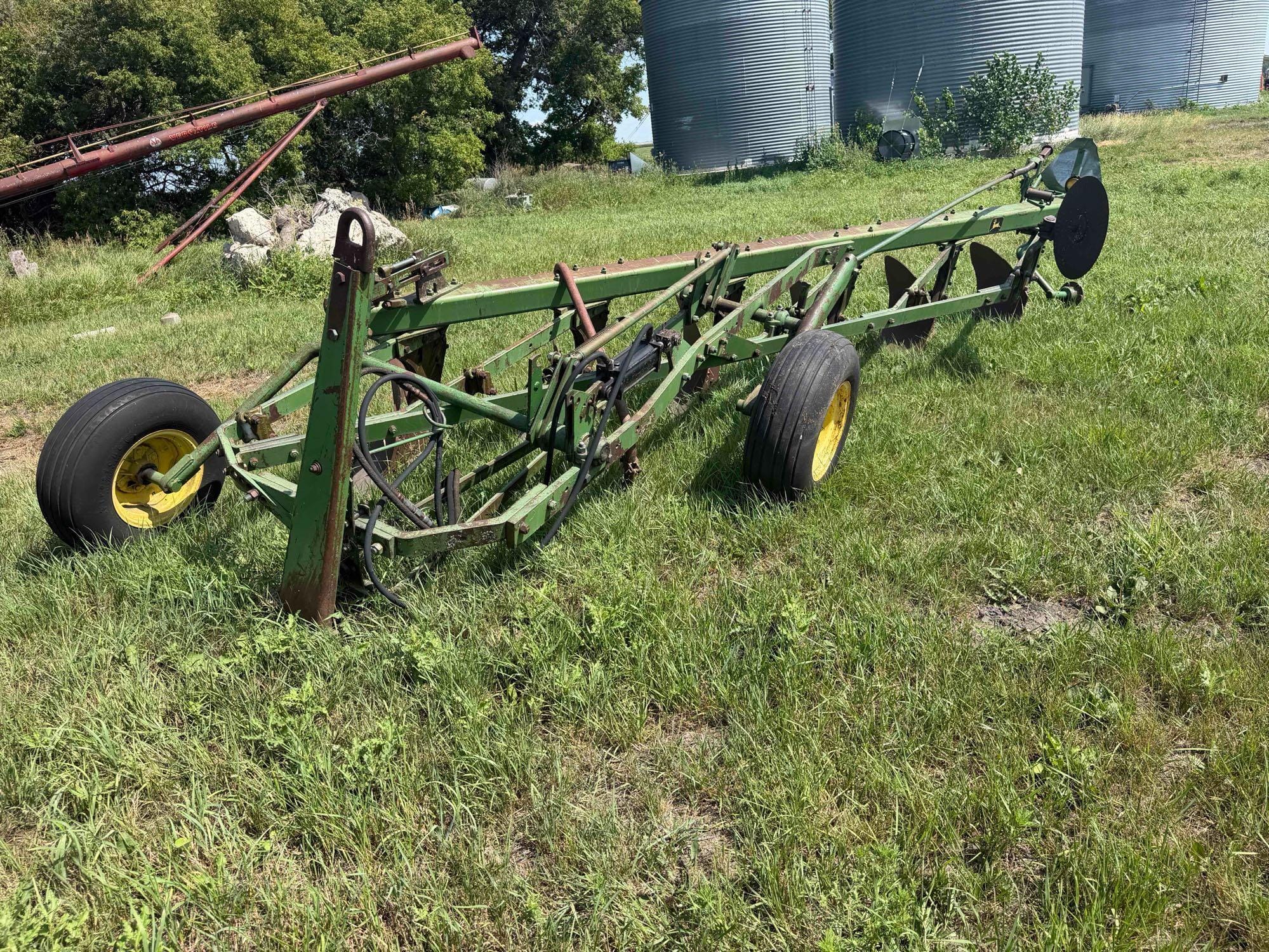 John Deere 3100 Equipment Image0