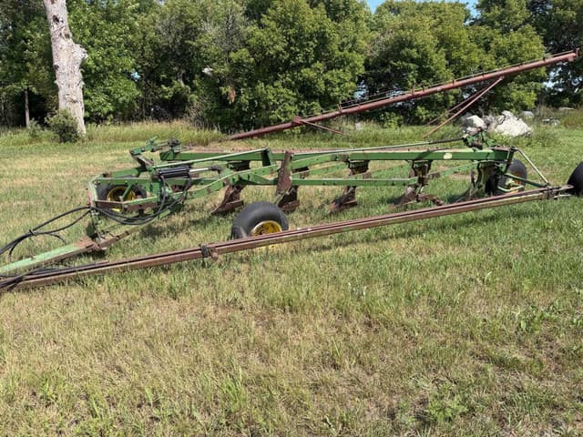 Image of John Deere 3100 equipment image 1