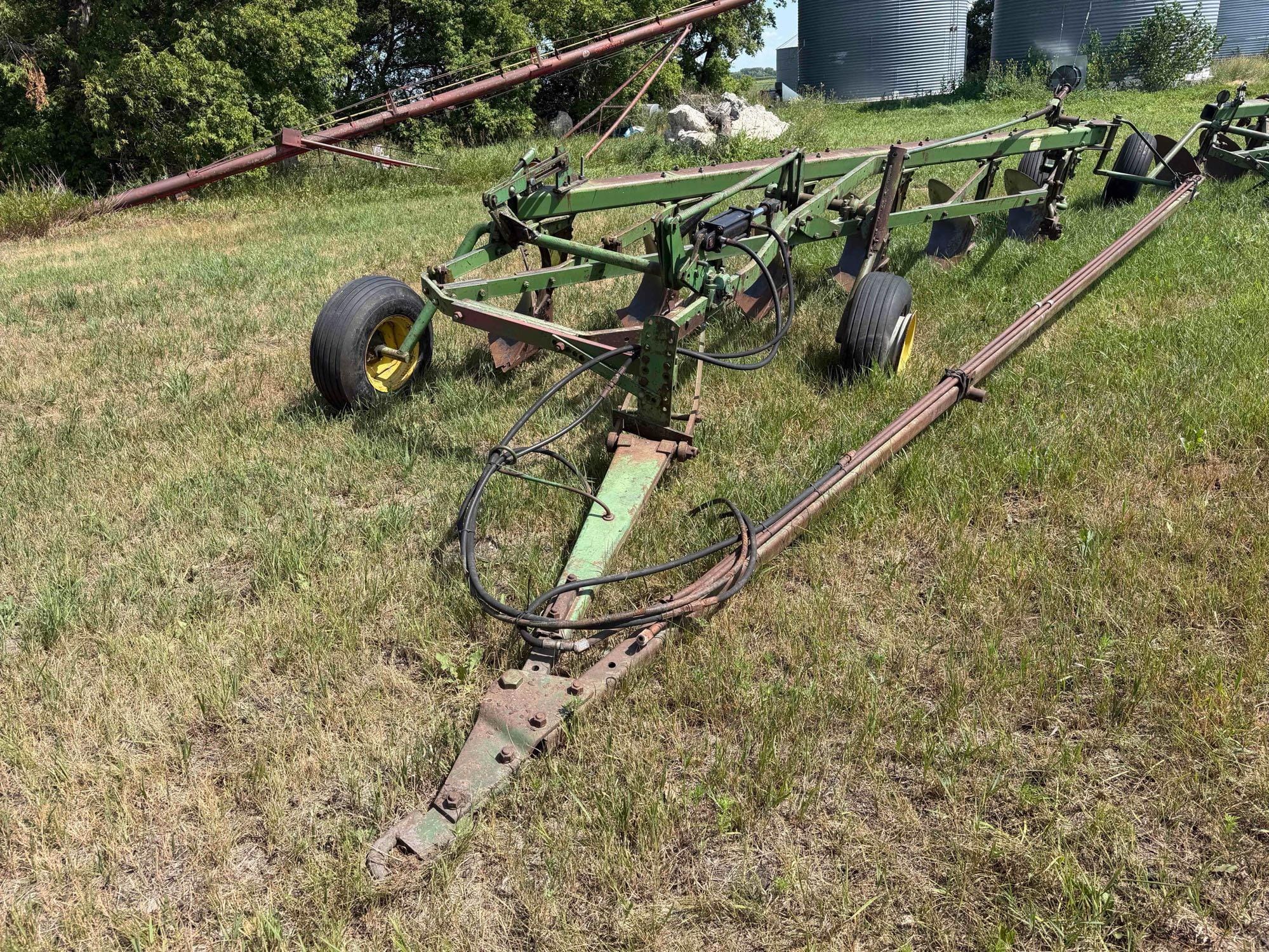 John Deere 3100 Equipment Image0