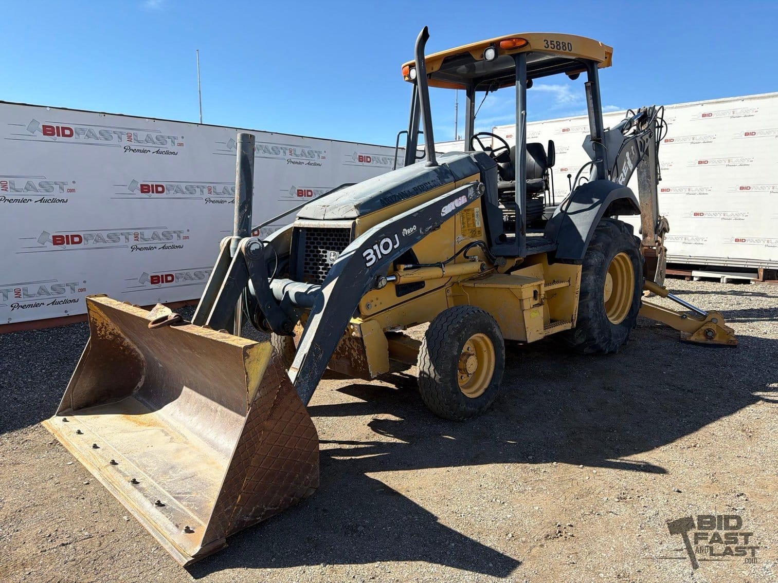 John Deere 310J Equipment Image0