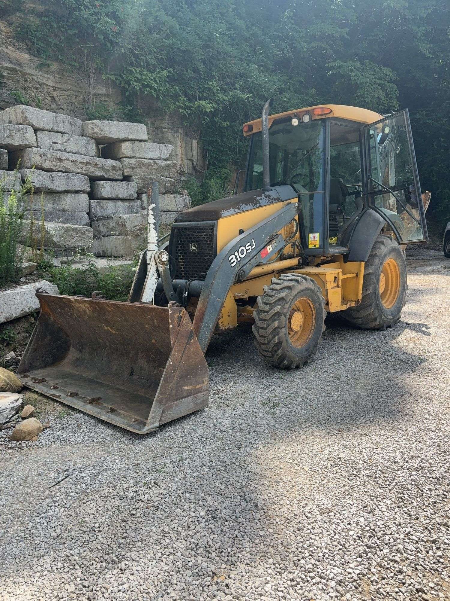 John Deere 310SJ Equipment Image0
