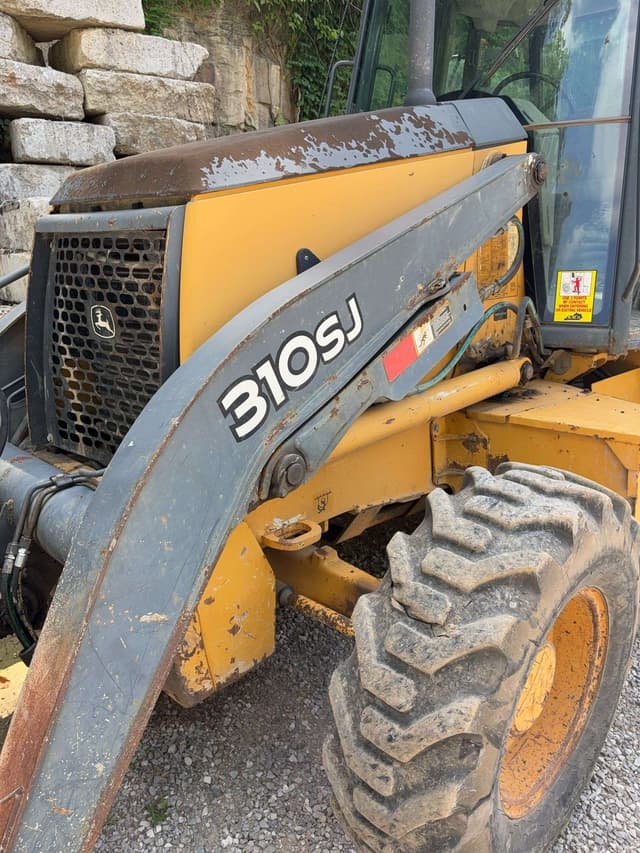 Image of John Deere 310SJ equipment image 4