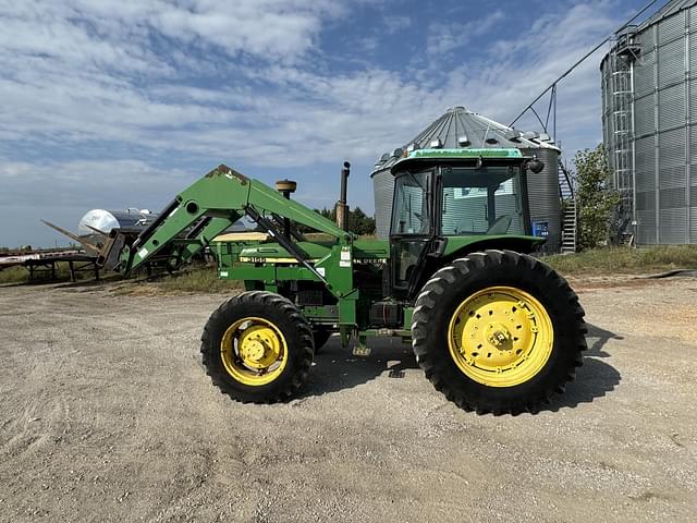 Image of John Deere 3155 equipment image 2