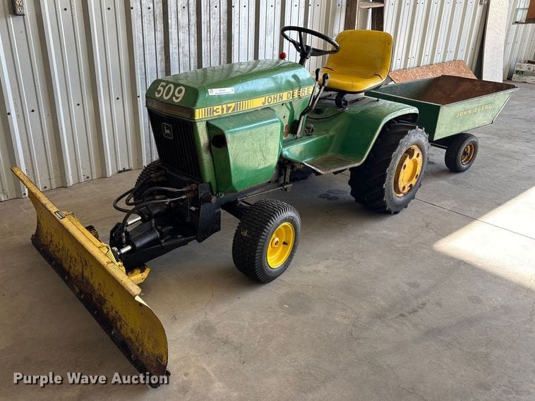 John Deere 317 Equipment Image0