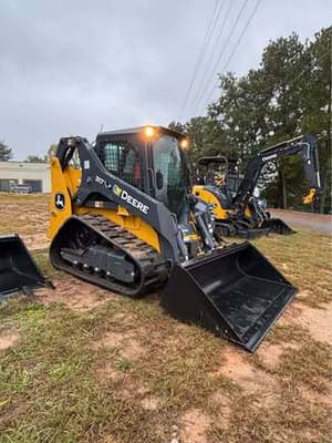 John Deere 317P Image