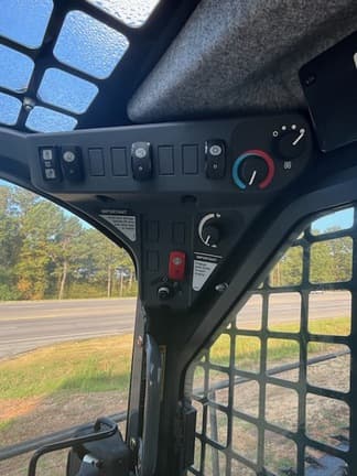 Image of John Deere 317P equipment image 4