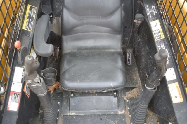 Image of John Deere 317 equipment image 4