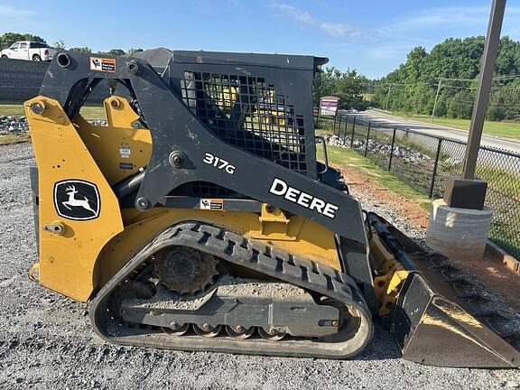 Image of John Deere 317G equipment image 4