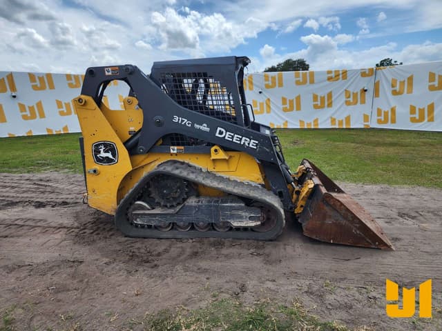 Image of John Deere 317G equipment image 3