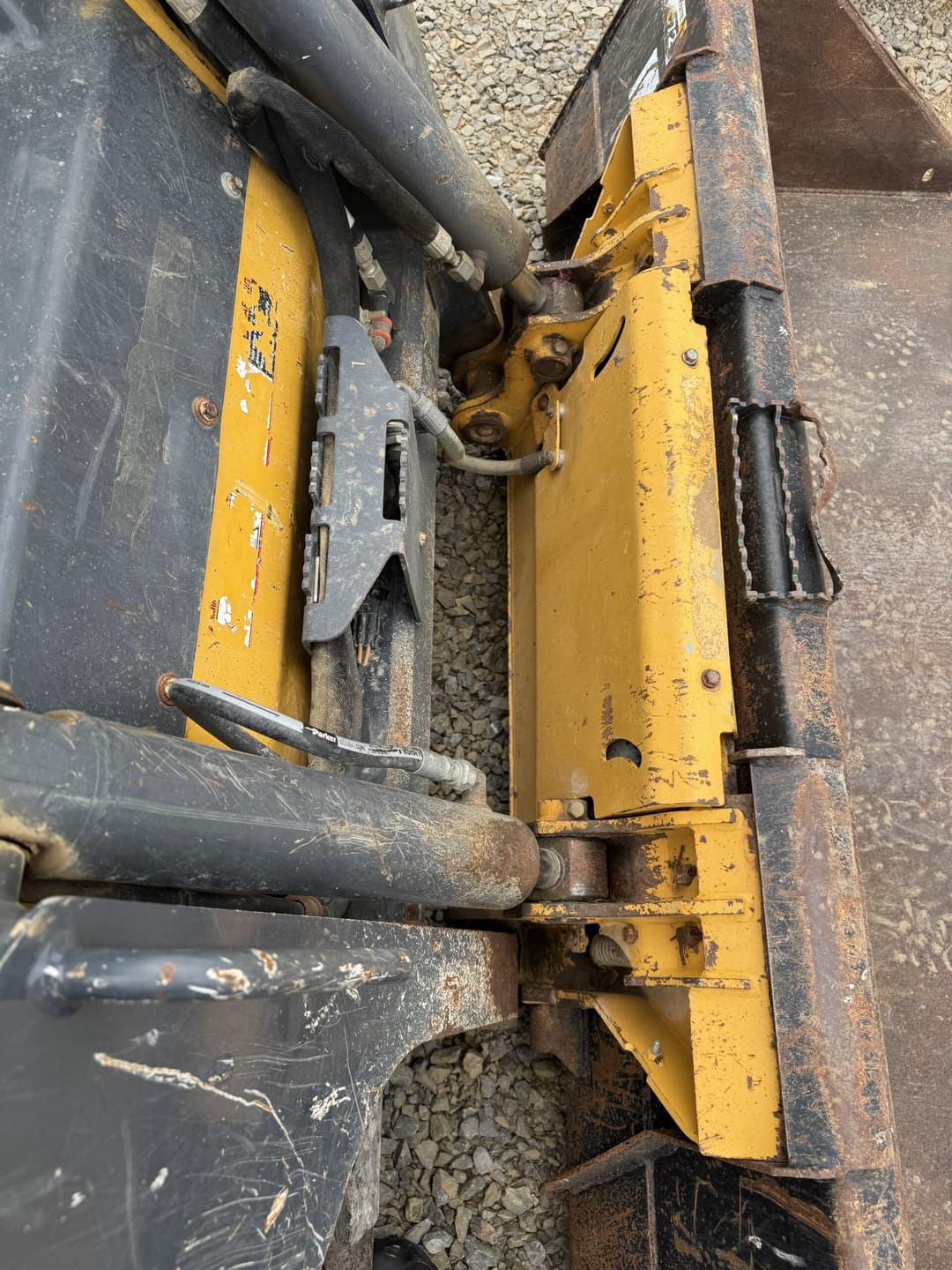 Image of John Deere 317G Image 0