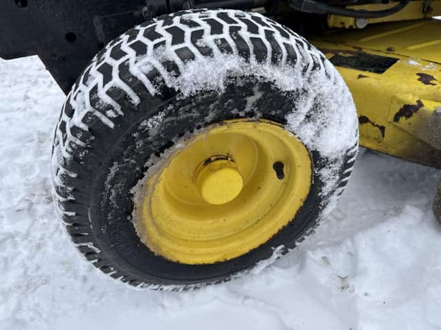 Image of John Deere 318 equipment image 4