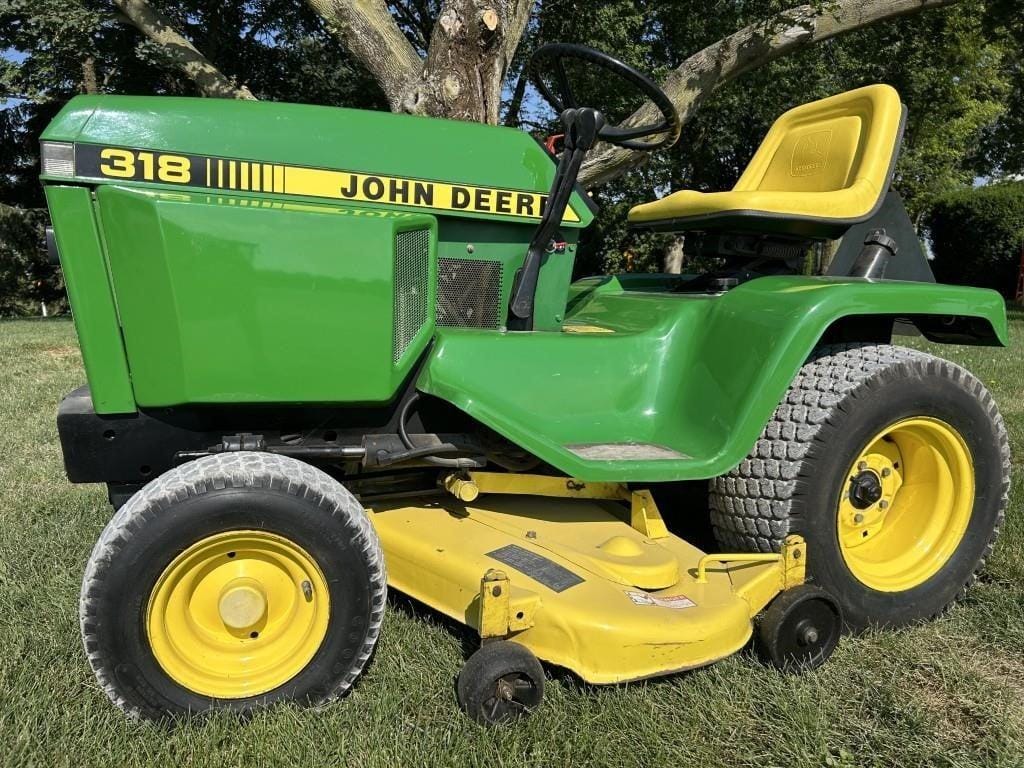 John Deere 318 Equipment Image0