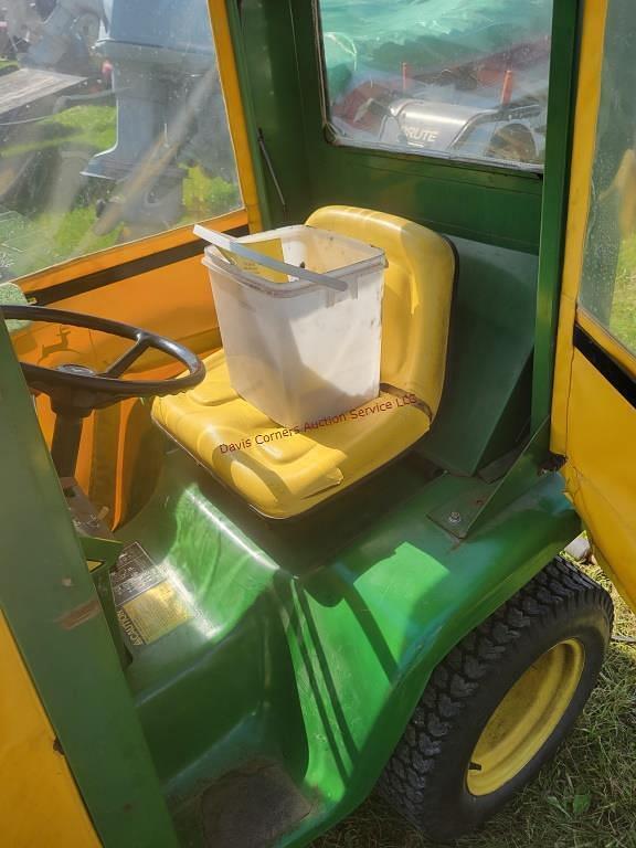 Image of John Deere 318 equipment image 4