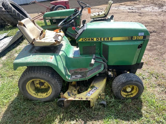 Image of John Deere 318 equipment image 3