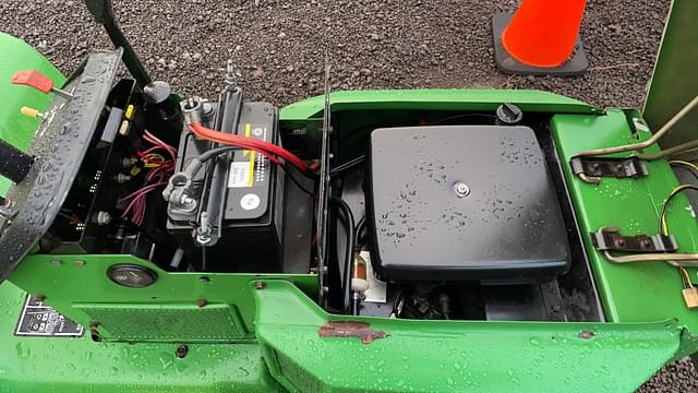 Image of John Deere 318 equipment image 4