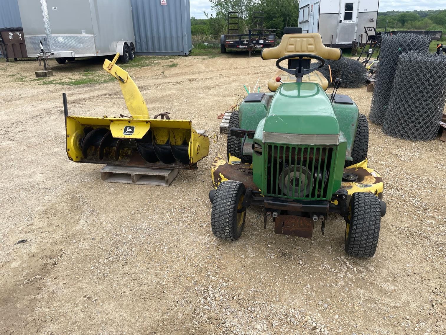 John Deere 318 Equipment Image0