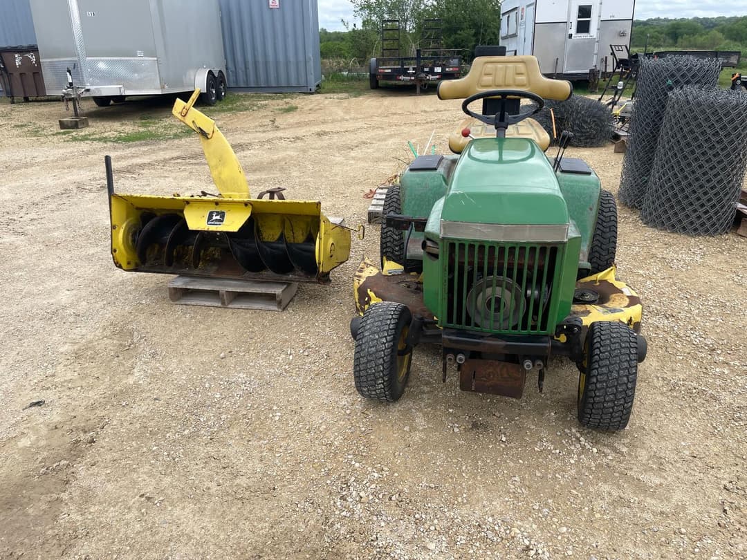 Image of John Deere 318 Primary image