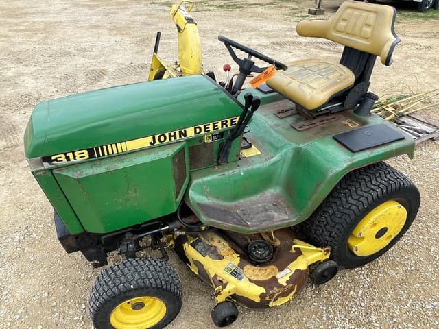 Image of John Deere 318 equipment image 3