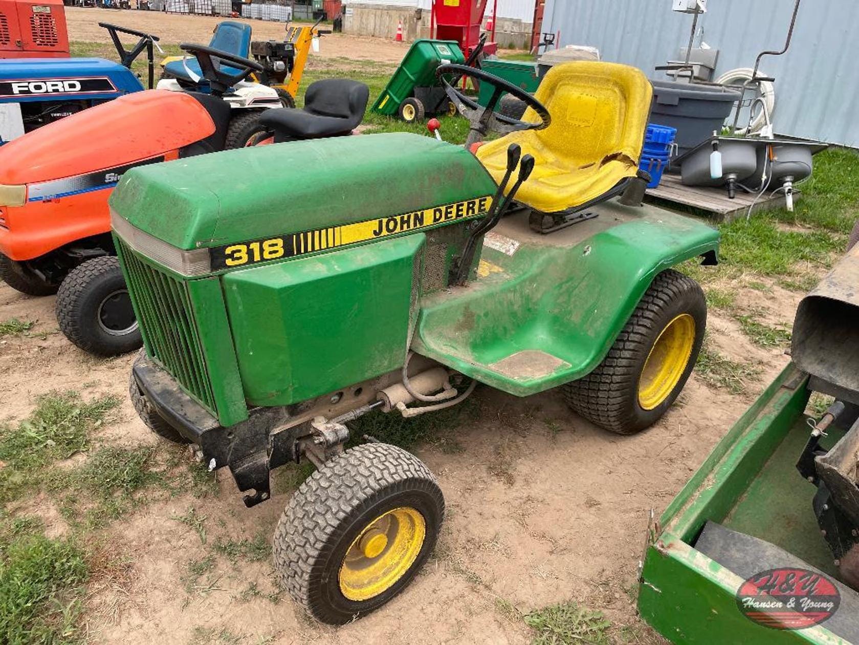 John Deere 318 Equipment Image0