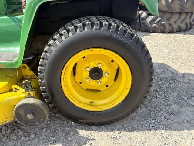 Image of John Deere 318 equipment image 4