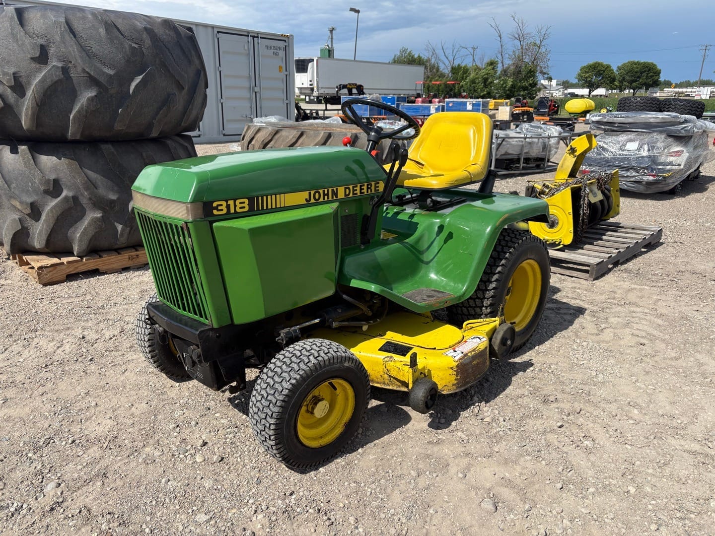 John Deere 318 Equipment Image0