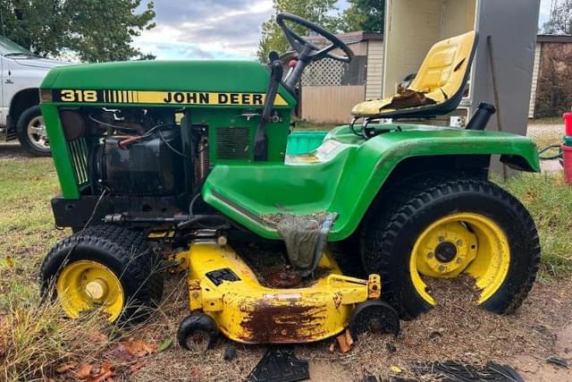 Image of John Deere 318 equipment image 1