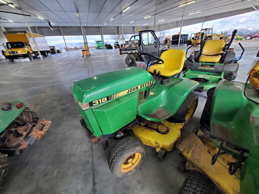 Main image John Deere 318