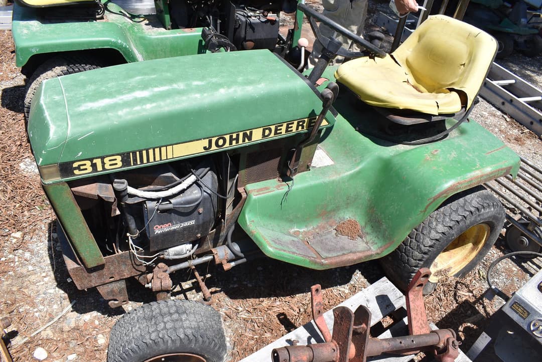 Image of John Deere 318 Image 1