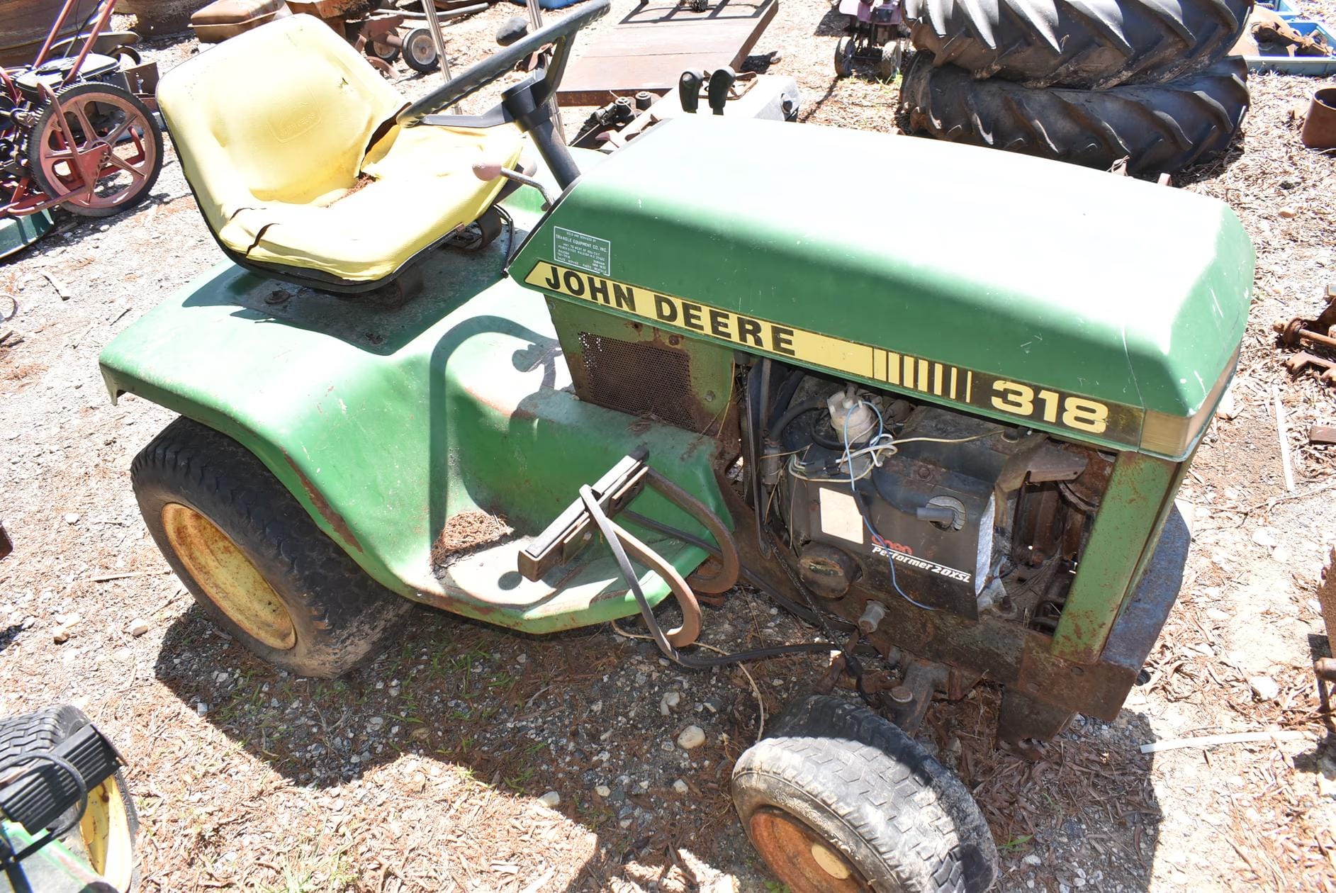 John Deere 318 Equipment Image0