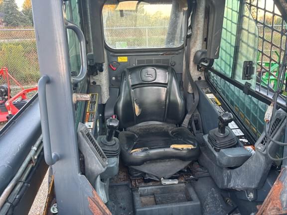 Image of John Deere 318E equipment image 4